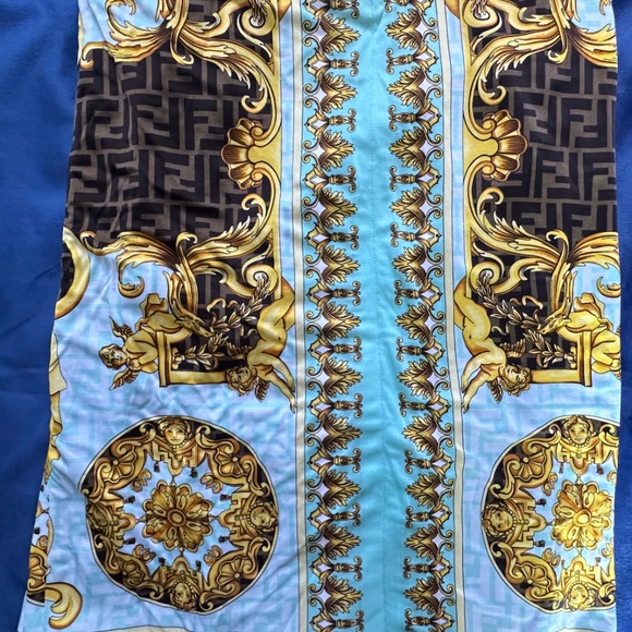 FENDACE GOWN - Picture 16 of 16